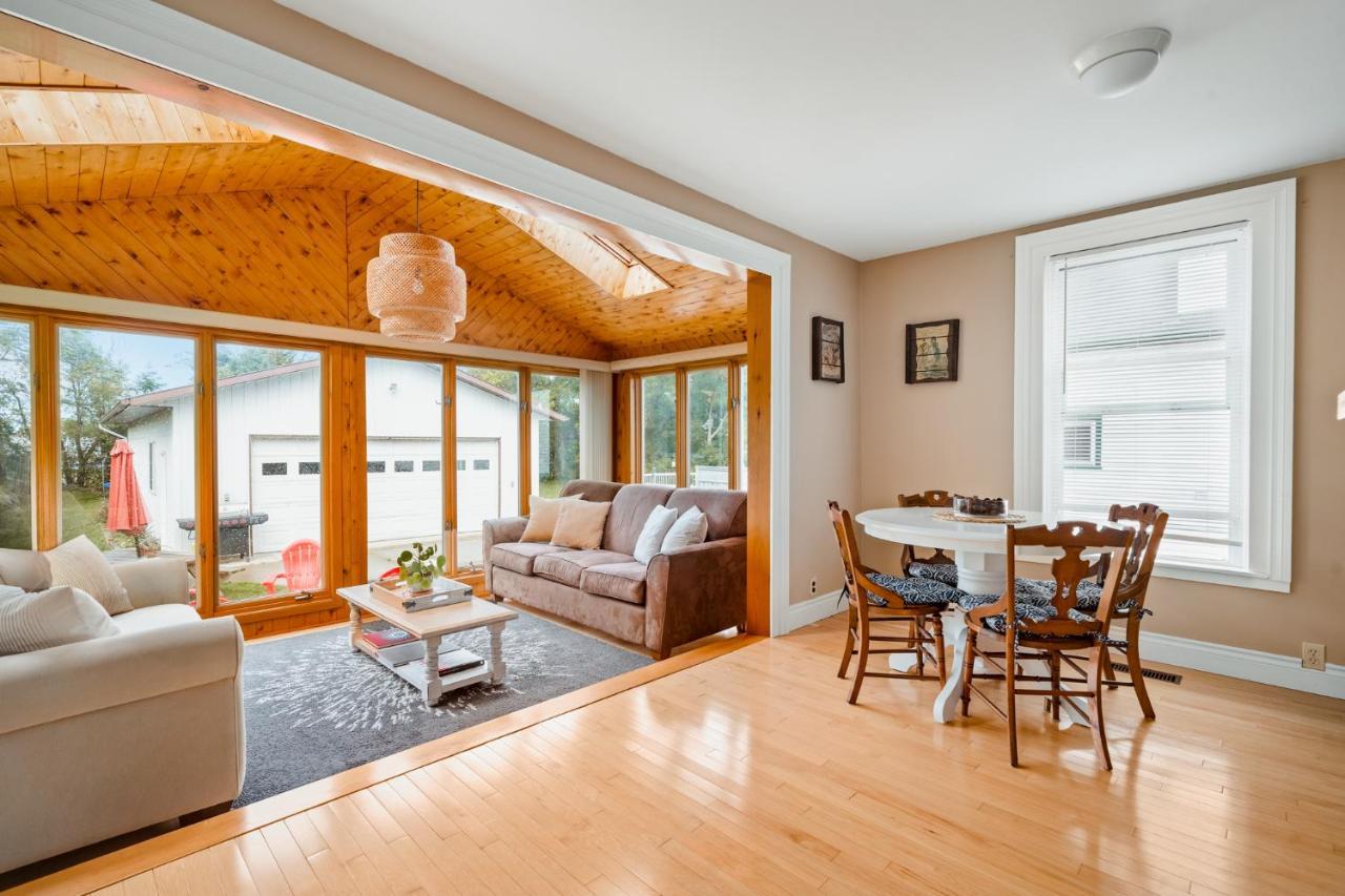 Sunroom On Maple Picton Exterior foto